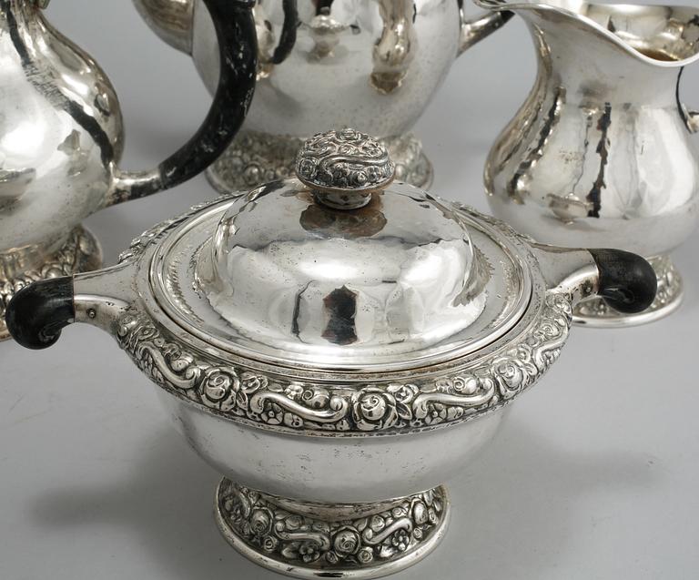 KAFFE- och TESERVIS, 4 delar, silver, svenska importstämplar, 1900-talets första hälft, total vikt 2070 g.