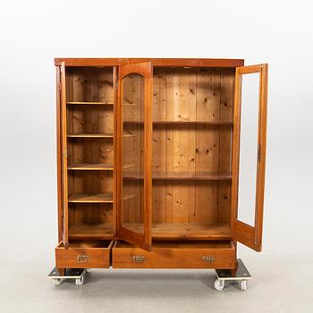 Display cabinet/Bookcase circa 1900.