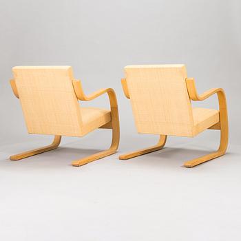 Alvar Aalto, A a pair of mid-20th century '34/402' armchairs for  O.Y. Huonekalu- ja Rakennustyötehdas A.B. Finland.