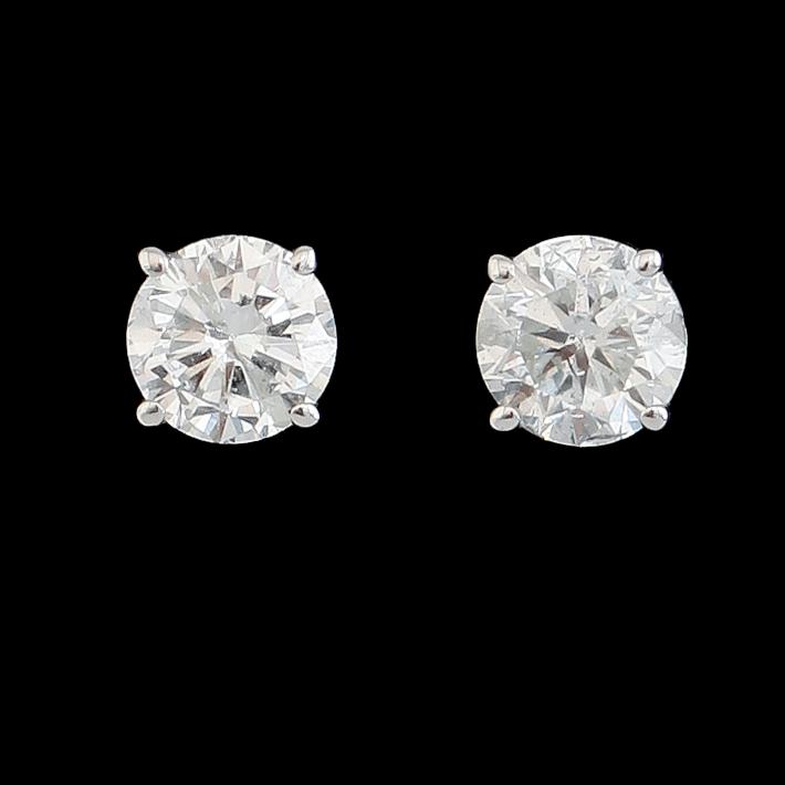 ÖRHÄNGEN, 1 par, 14K vitguld, briljantslipade diamanter tot ca 0.90 ct.