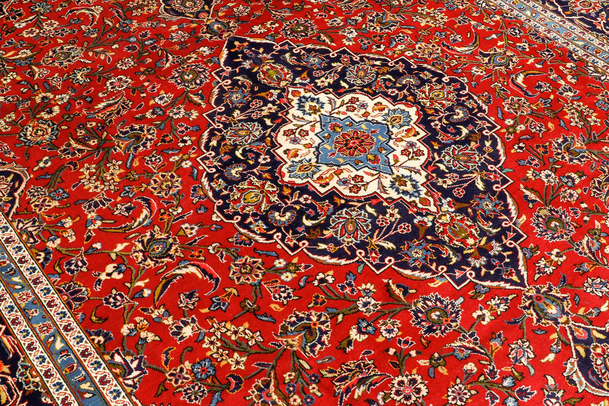 Matta, Keshan, ca 410 x 295 cm.