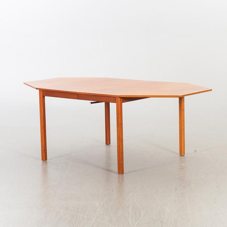 A DINNER TABLE MID 20TH CENTURY.