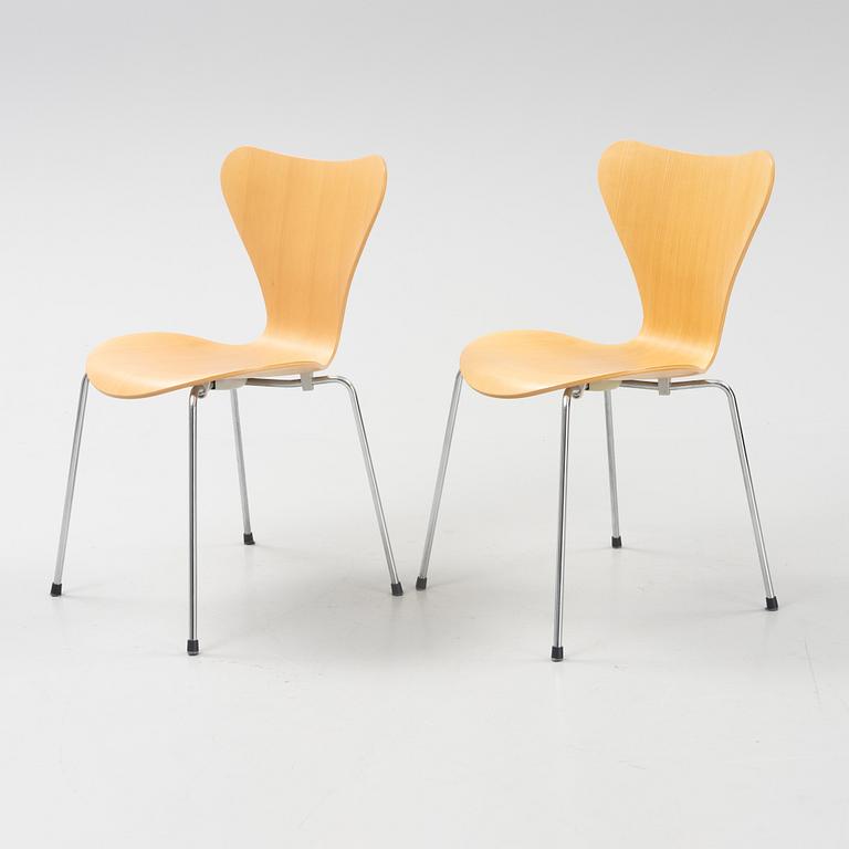 Arne Jacobsen, eight beech wood 'Seven' chairs, Fritz Hansen, 2001.