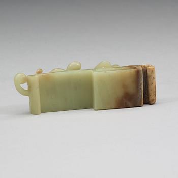 SVÄRDSFÄSTE, jade. Möjligen de krigande staternas period (475 f. Kr - 221 f.Kr).