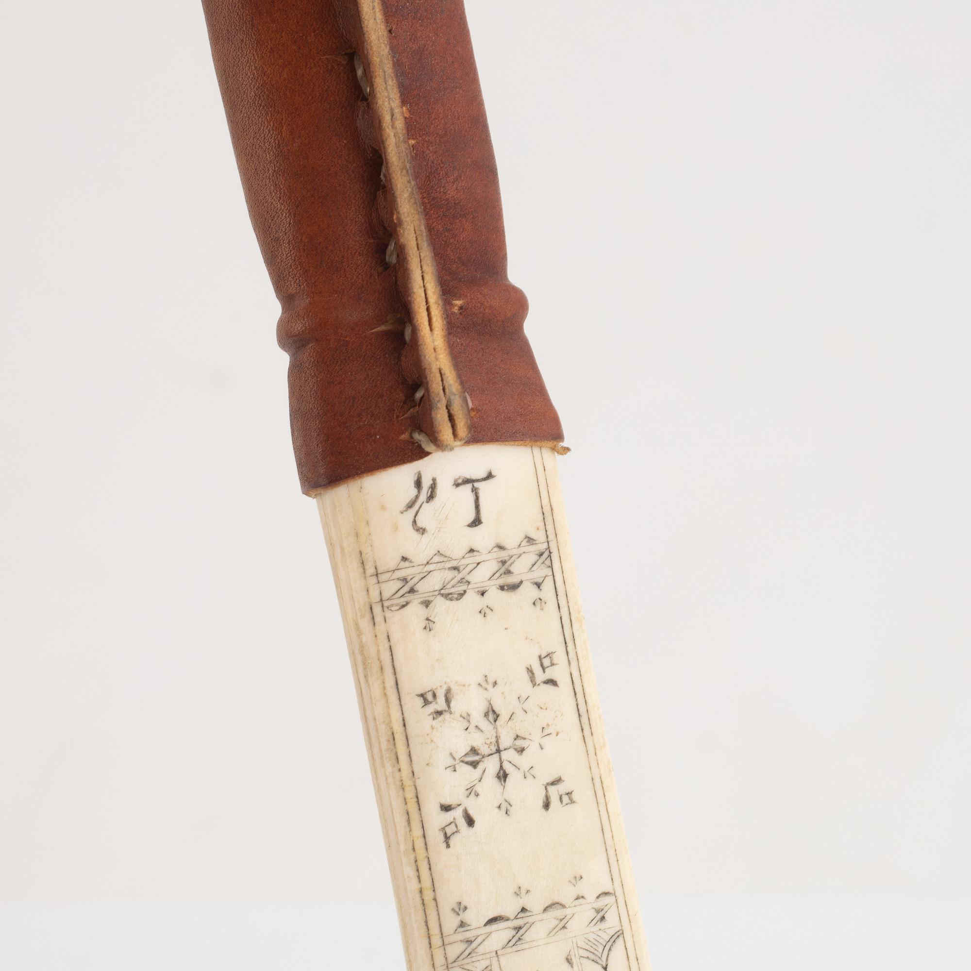 Knivar, 2 st, signerade, Erik Tuolja och Erik Oja.