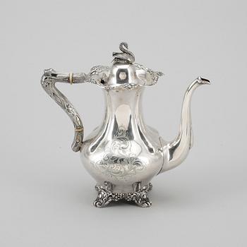 KAFFEKANNA, silver, troligen Carl Adam Svanberg, Vimmerby, 1858. Vikt ca 650 gram.