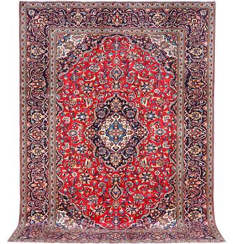 A Kashan carpet, c. 307 x 208 cm.