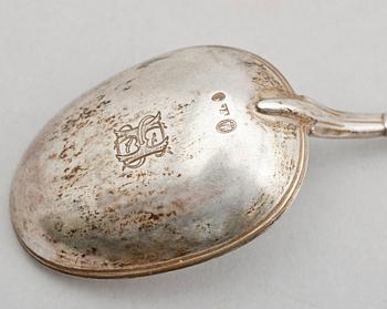 SKEDAR, 2 st, silver, 1913 och 1927, Danmark. Vikt ca 106 g.