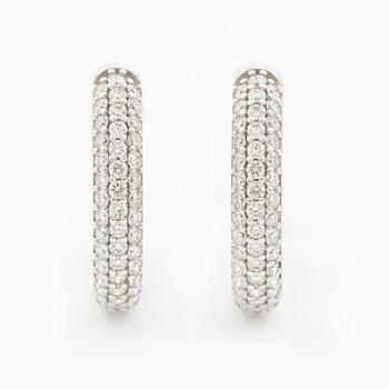 Örhängen kreoler 18K vitguld med briljantslipade diamanter.
