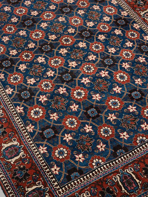 SEMI-ANTIQUE VERAMIN. 217,5 x 146,5 cm.