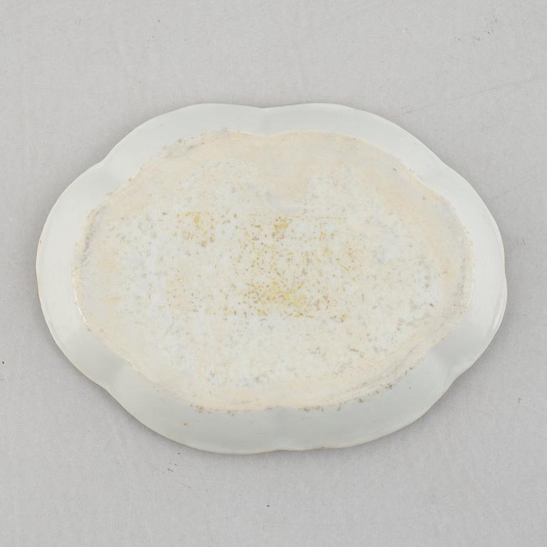 Two Chinese porcelain ladle dishes, a large dish and a small tureen with cover, Qing dynasty, Qianlong (1736-95).