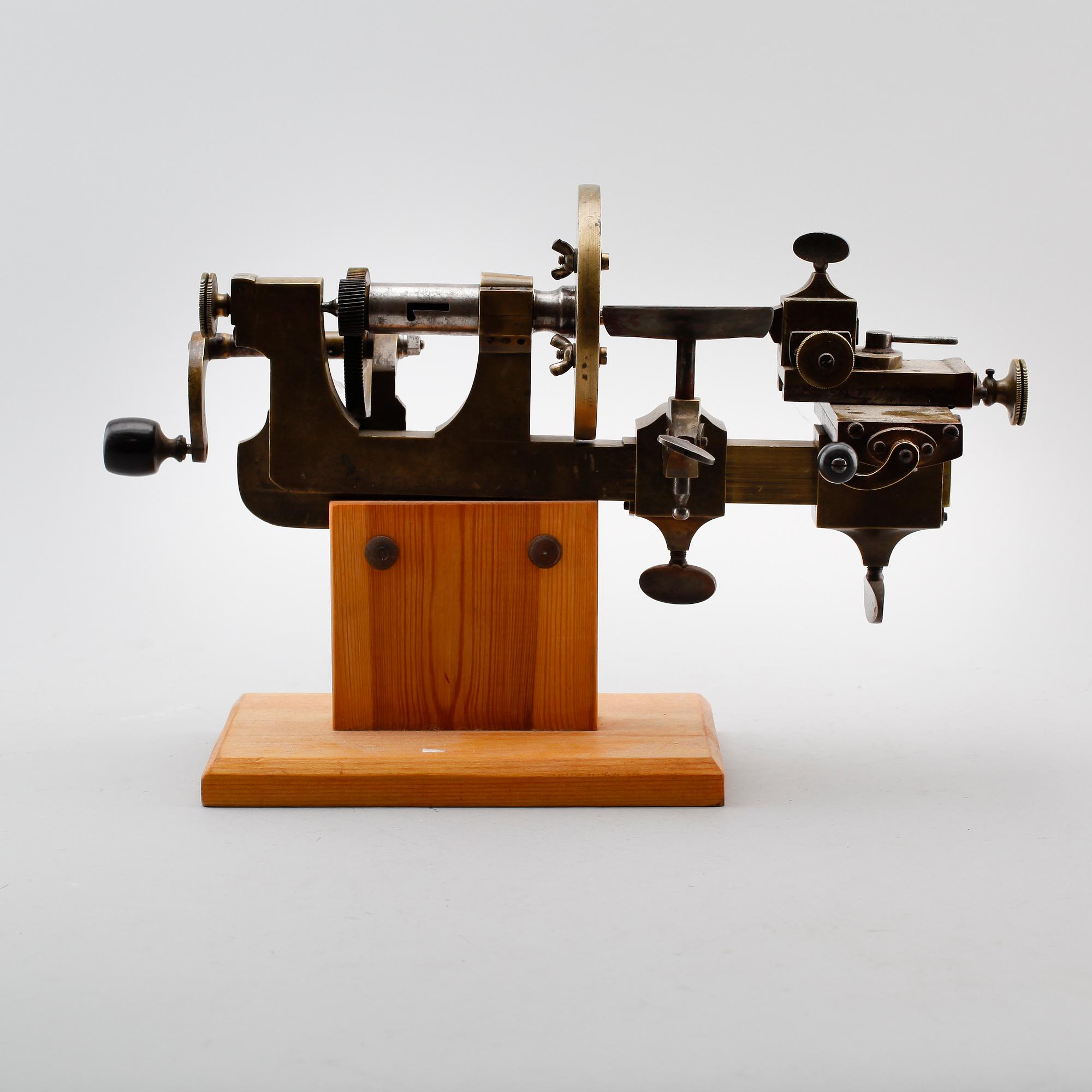 URMAKARSVARV, mässing, 1900-talets första hälft.