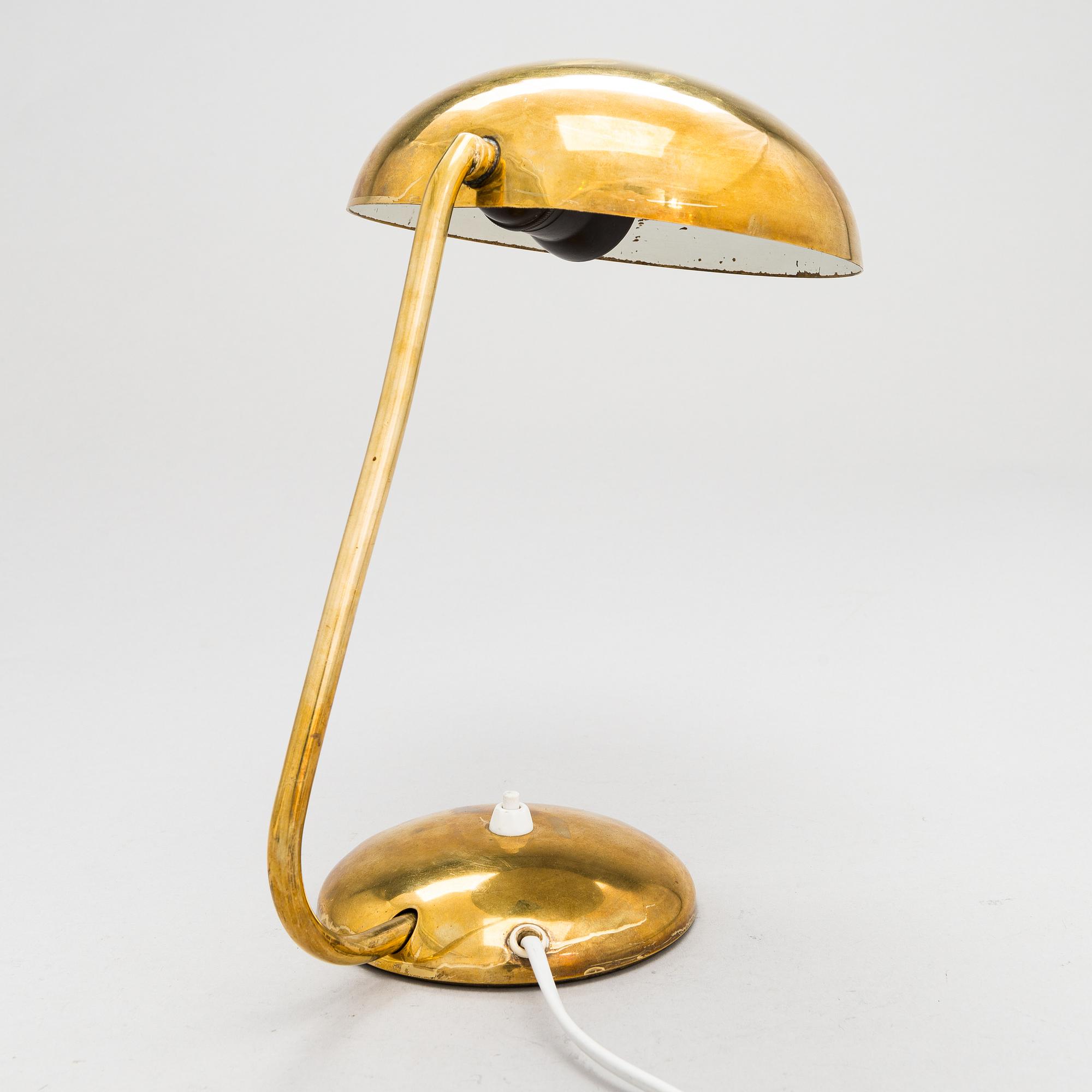 A mid 20th century '2433' table lamp for Valinte.