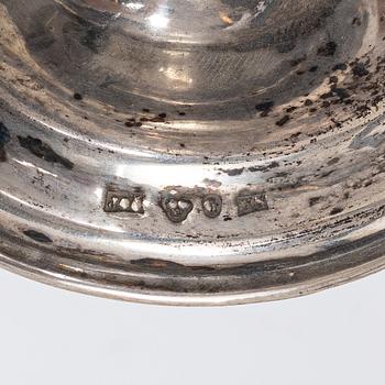 Pokal samt ett lock, silver, båda stämplade Johan Olof Östlund, Gävle 1876.