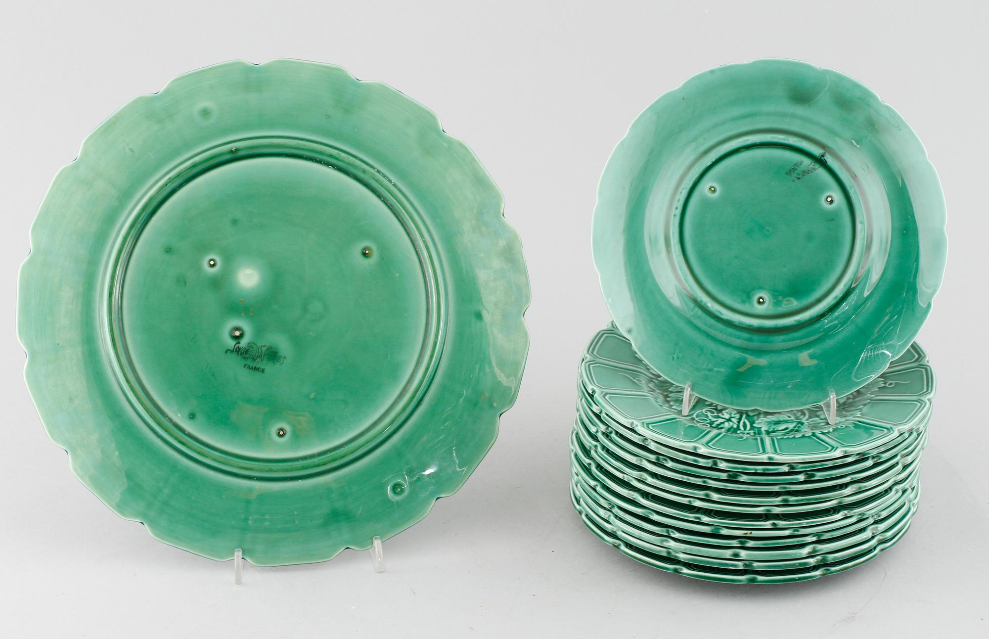 A fruit sevice in 14 pieses by Sarreguemines from France from the second part of the 20th century.