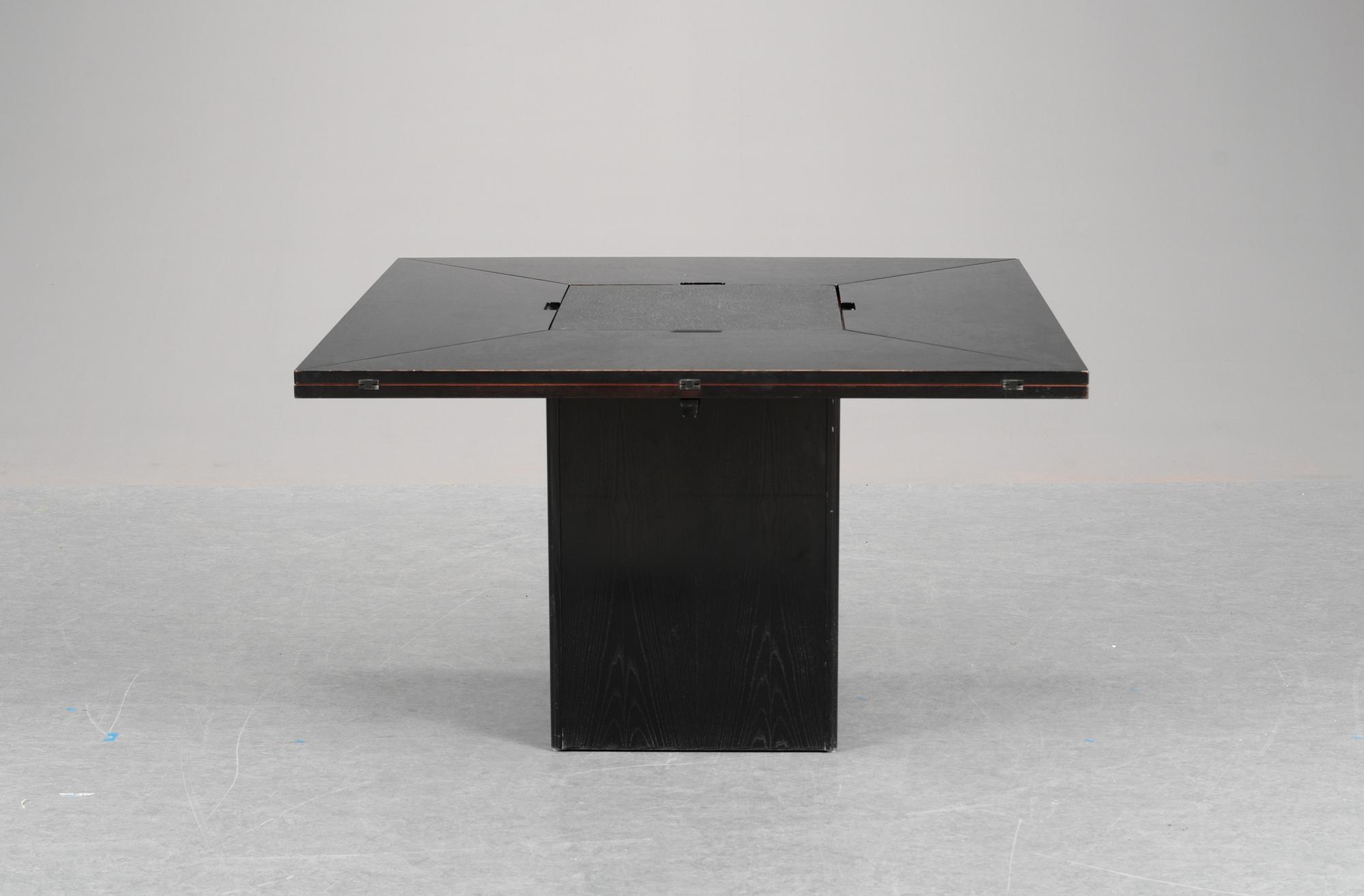 A Bob van den Berghe dinner table, "Cirkante", Van den Berghe-Pauvers, Gent, Belgium.
