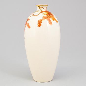 A Japanese satsuma vase, Meiji period (1868-1912).