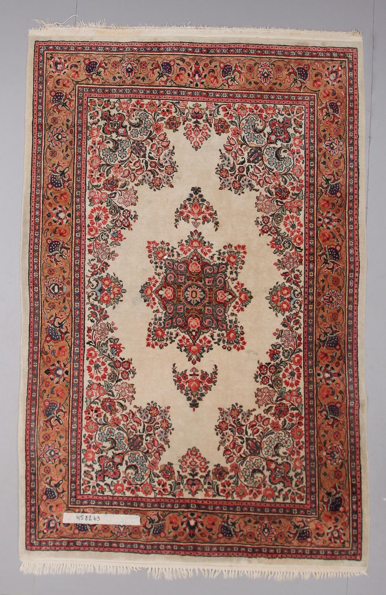 MATTA, orient, 270 x 175 cm.