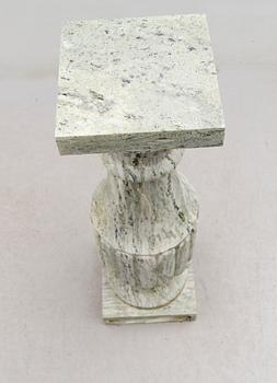 PIEDESTAL, marmor, 1900-talets andra hälft.