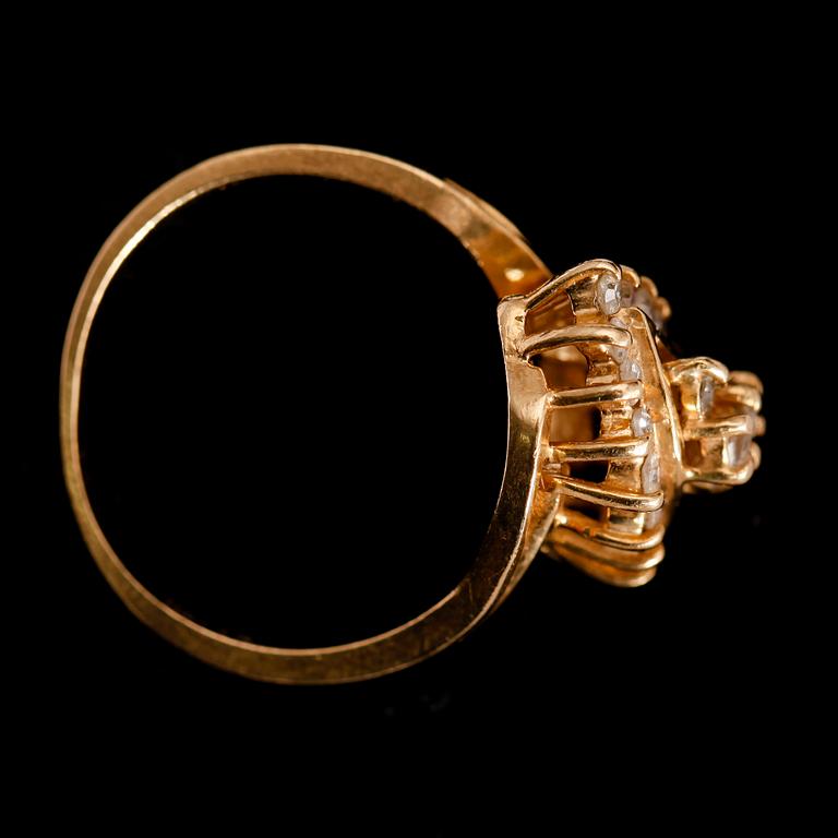 RING, 18 k guld, briljantslipade diamanter. Vikt 3 g.