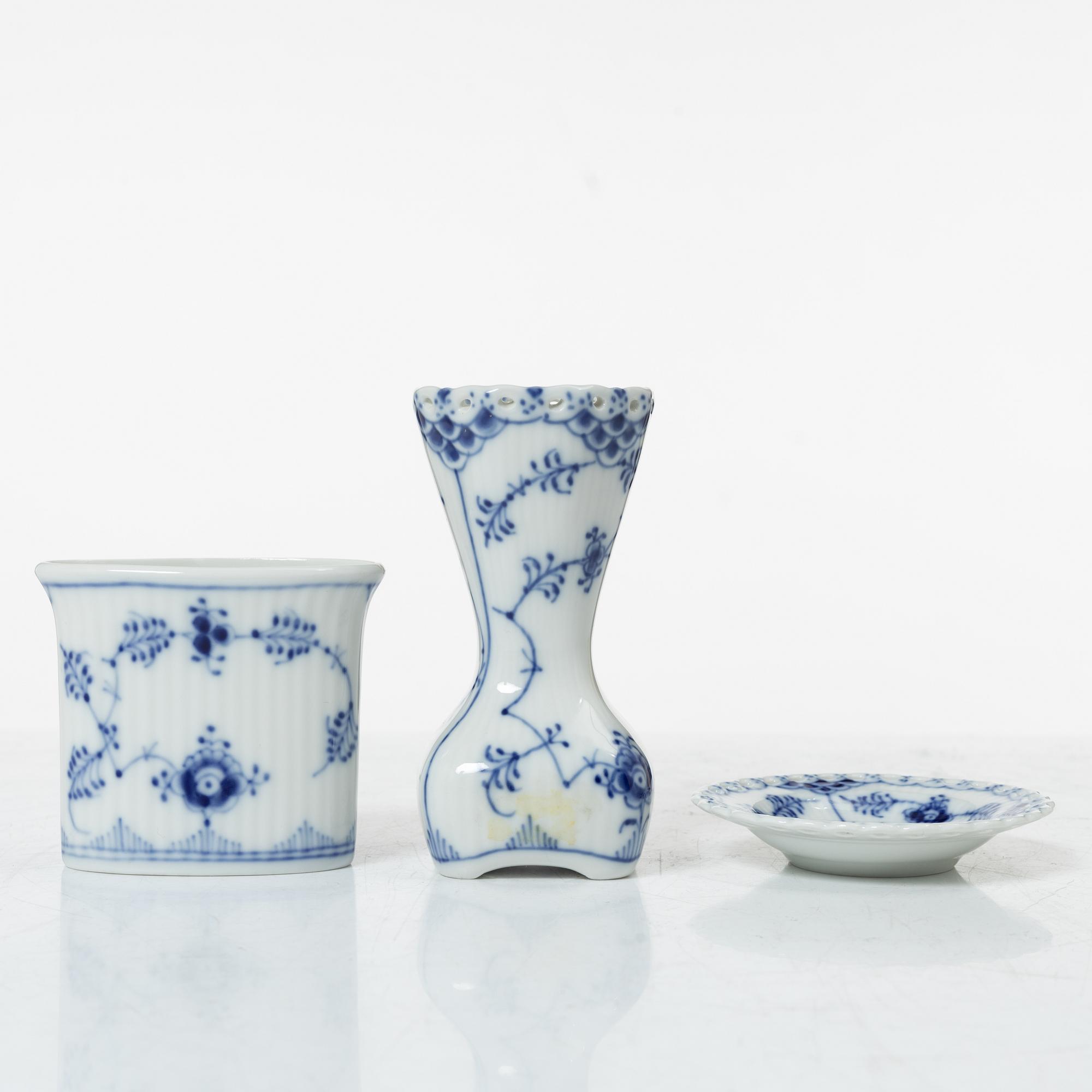 Royal Copenhagen, "Musselmalet", coffee service, 38 pieces, porcelain, full and half lace.