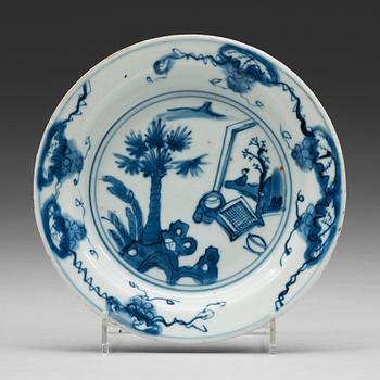 450. A blue and white dish, Ming dynasty, 17th Century.