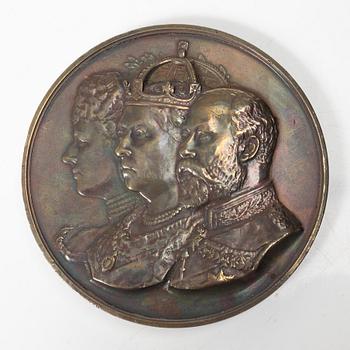 A bronze medal by Frank Bowcher commemorating the opening of Tower Bridge '1894'.