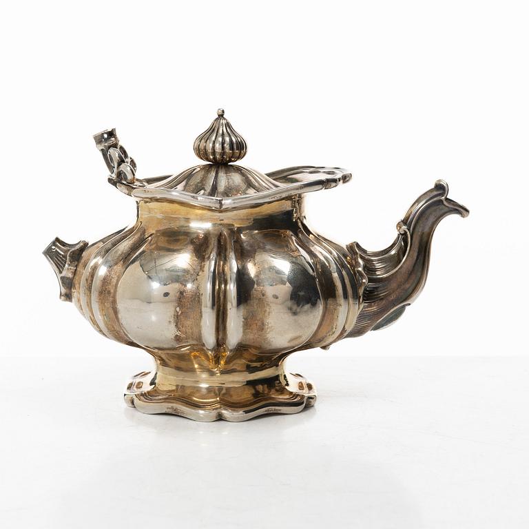 A Swedish silver teapot, marks of William Lyon, Gothenburg 1854.