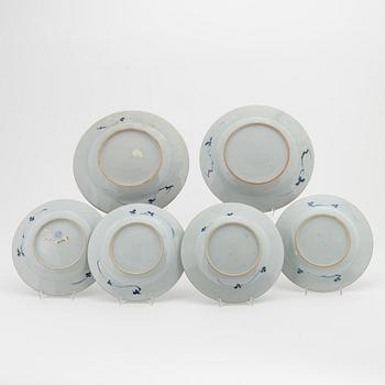 A group of two blue and white dishes and four plates, Qing dynasty, 18th century.