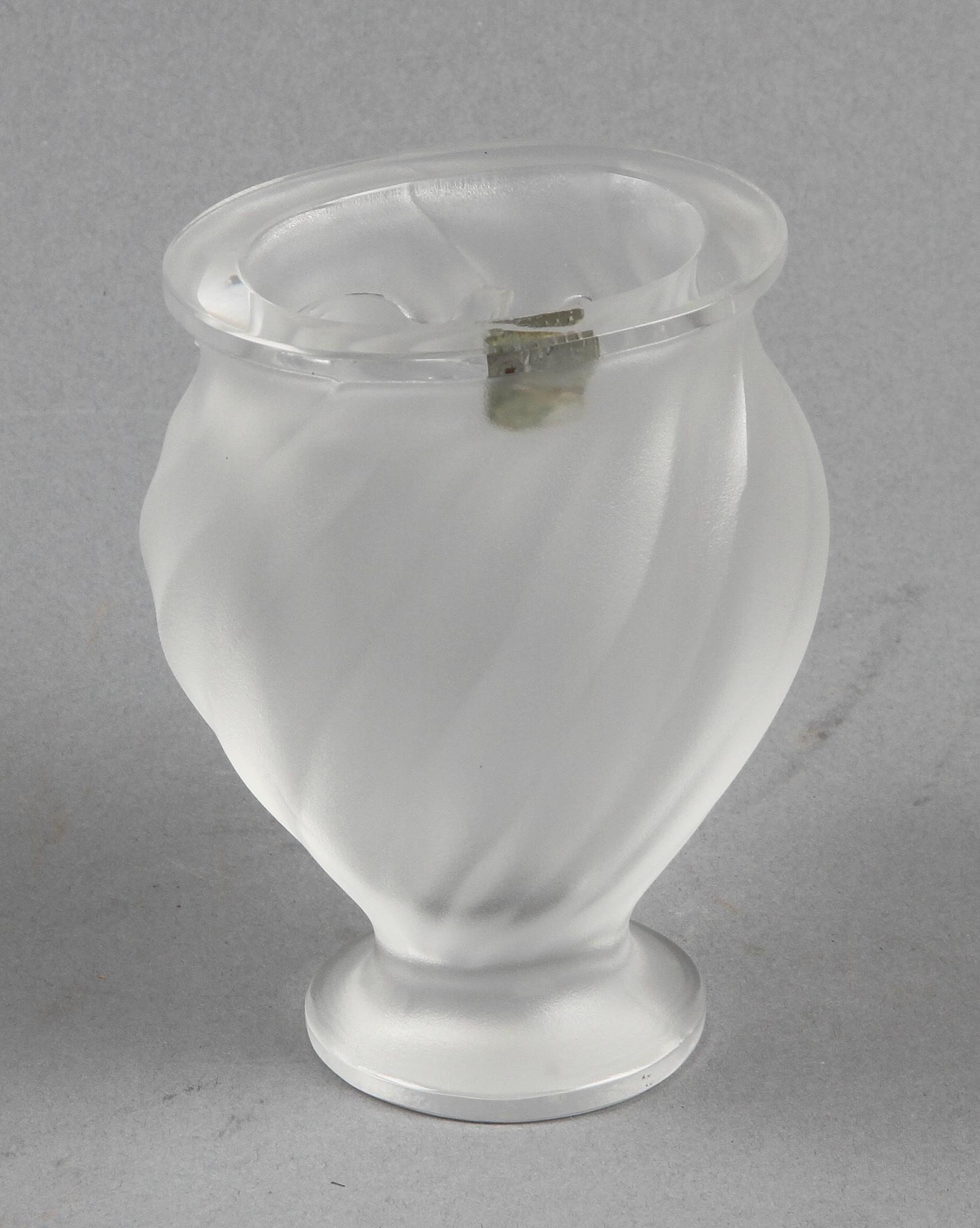VAS, glas. Lalique, Frankrike. Sign.