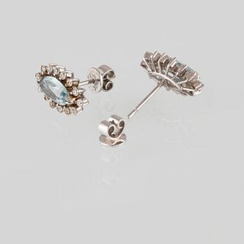 ÖRHÄNGEN, 14K vitguld med navetteslipade akvamariner samt åttkantslipade diamanter. Vikt 4,2 gram.