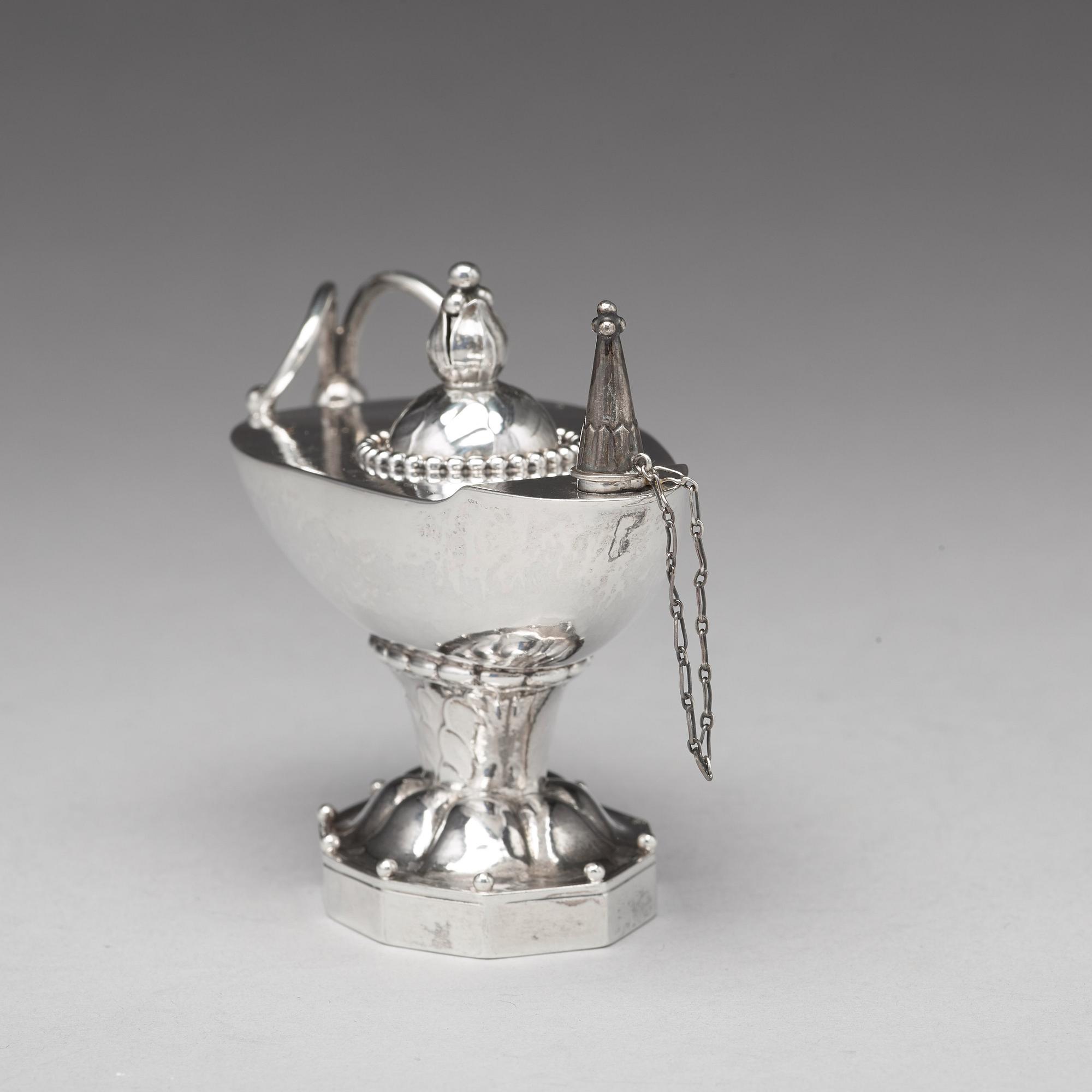Georg Jensen, bordständare / oljelampa, Köpenhamn 1918, design nr 12, 830/1000.