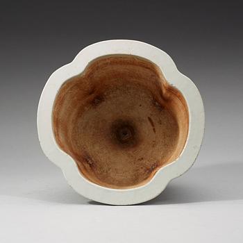 A famille verte flower pot, Qing dynasty, 19th Century.