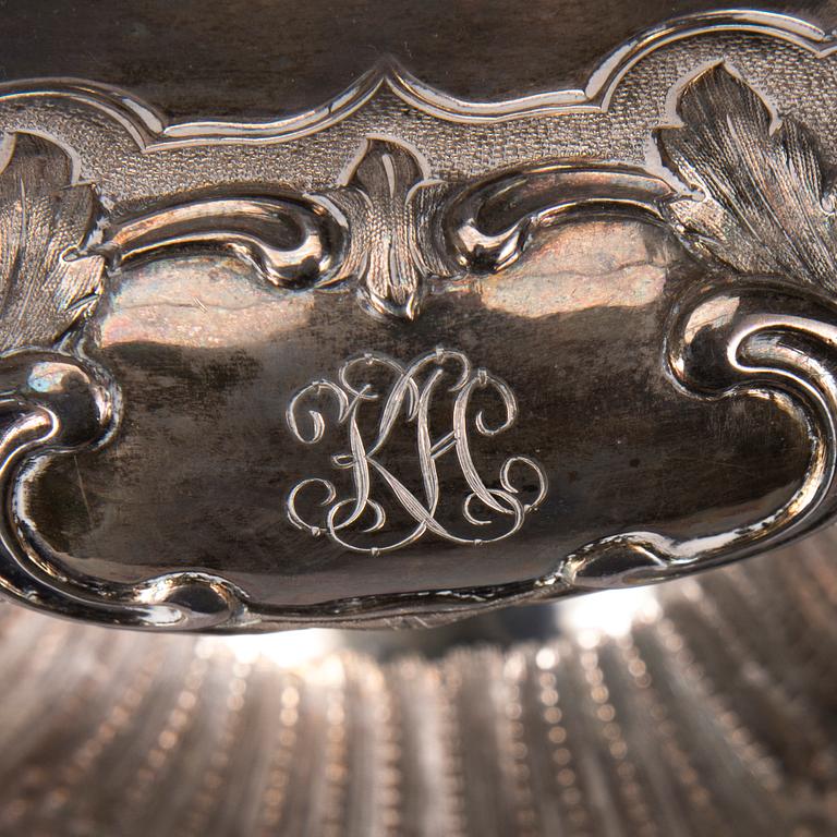 TEKANNA, silver, Irland, Dublin 1846, vikt 988 g.