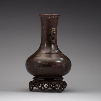 A bronze vase with stand, Qing dynasty (1644-1912).