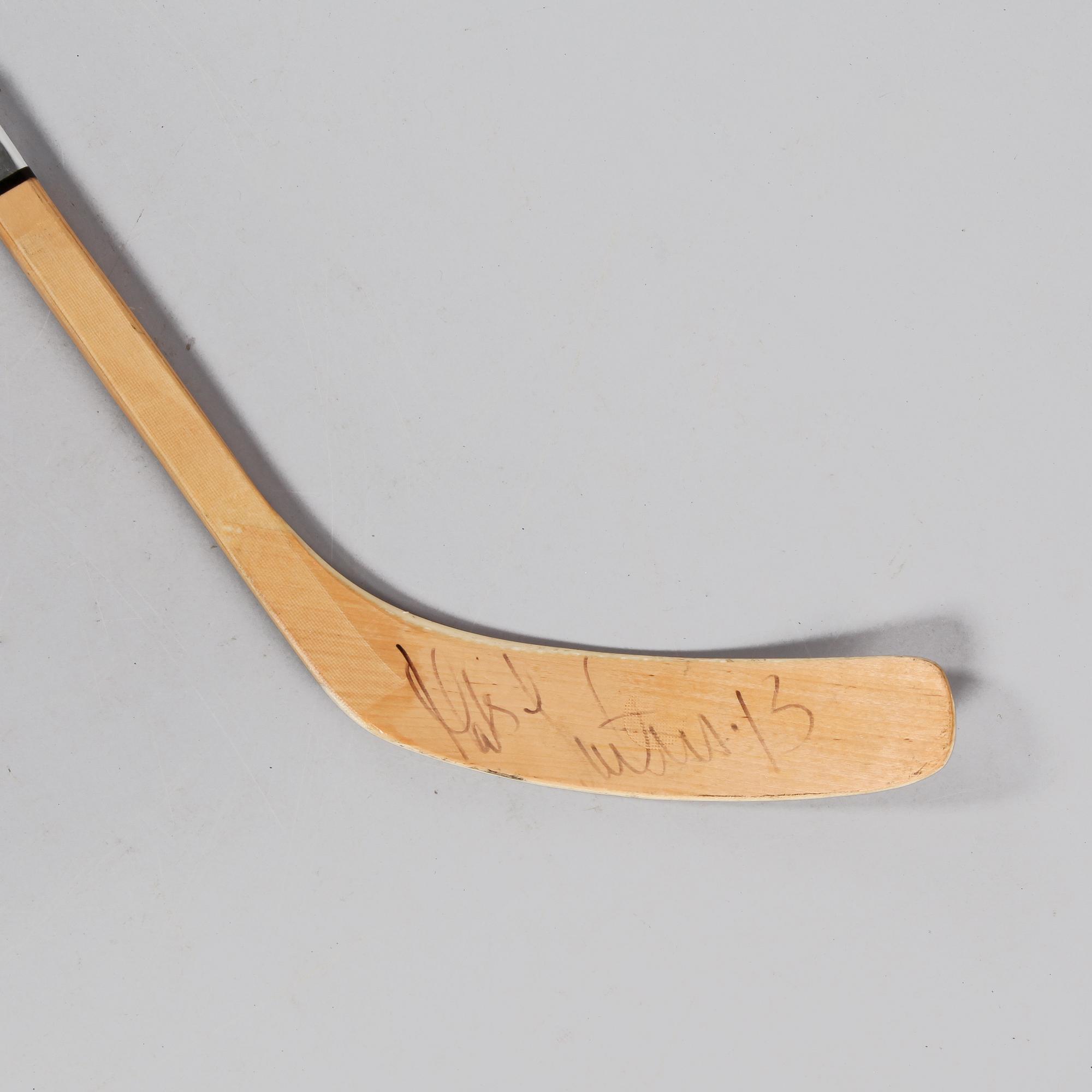 ISHOCKEYKLUBBA, TPM Titan 2020, signerad av Mats Sundin, omkring år 2000.