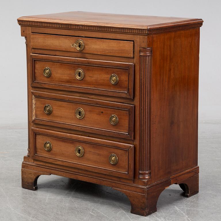 A mahogany chest of drawers, second half of the 19th century.