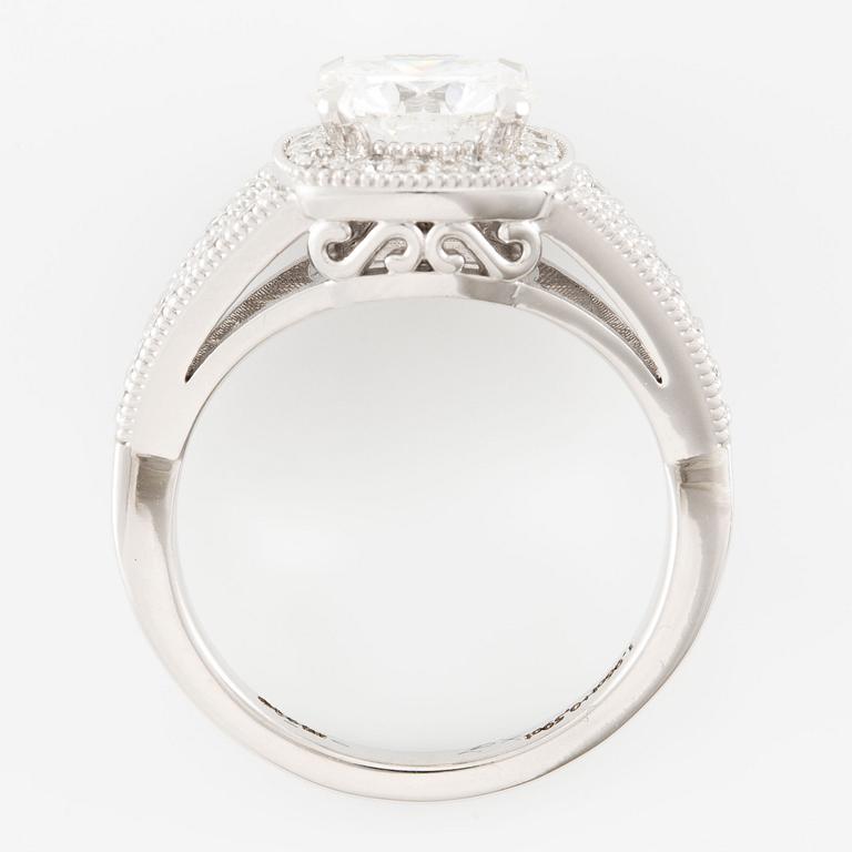 Ring, 18K vitguld med briljantslipad diamant 1.96 ct. Medföljande IGI report.
