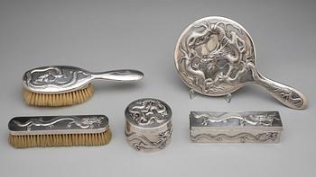 TOALETTSET, 5 delar, silver, Wang Hing & Co, Hongkong Kina, 1900-20-tal. Totalvikt 1334 g.