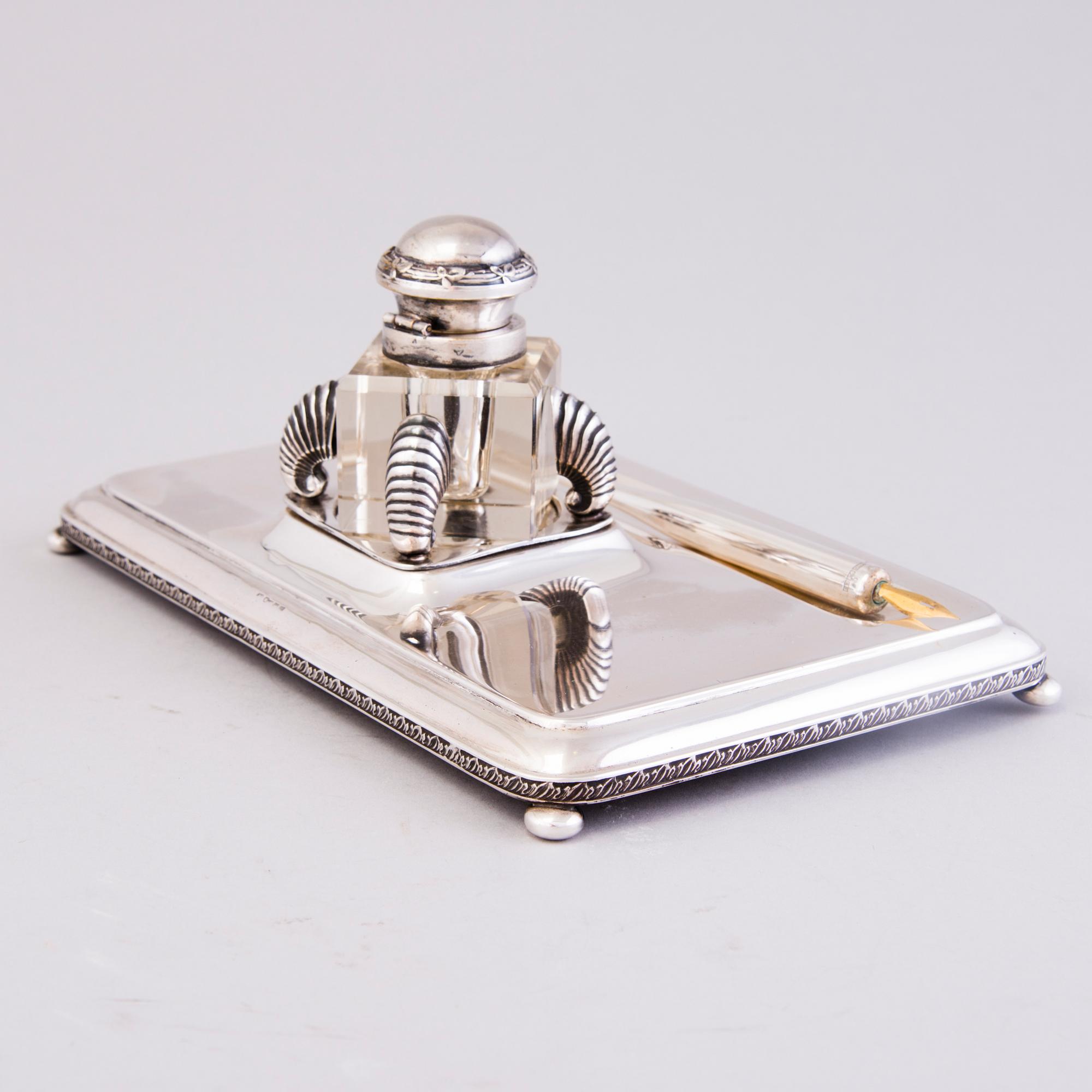 A silver ink stand and a silver pen, Kultakeskus, Hämeenlinna 1936 and Suomen Kultaseppä oy, Turku 1923.