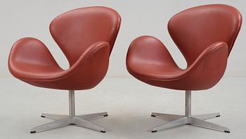 A pair of Arne Jacobsen red leather 'Swan' chairs, Fritz Hansen, Denmark 2001.