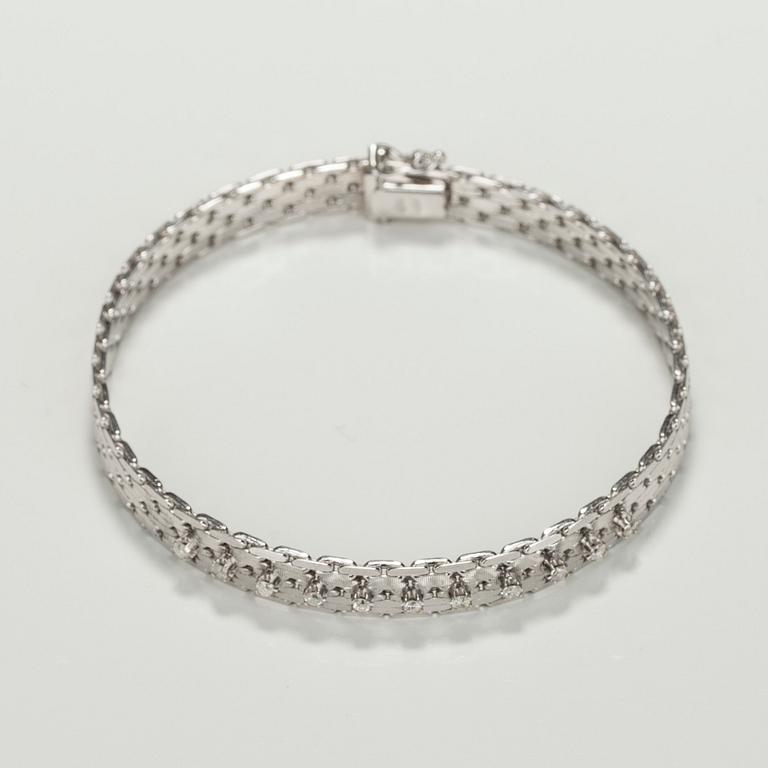 ARMBAND, briljantslipade diamanter ca 0.33 ct. 18K vitguld. Italien 1960-tal. Vikt 24,4 g.