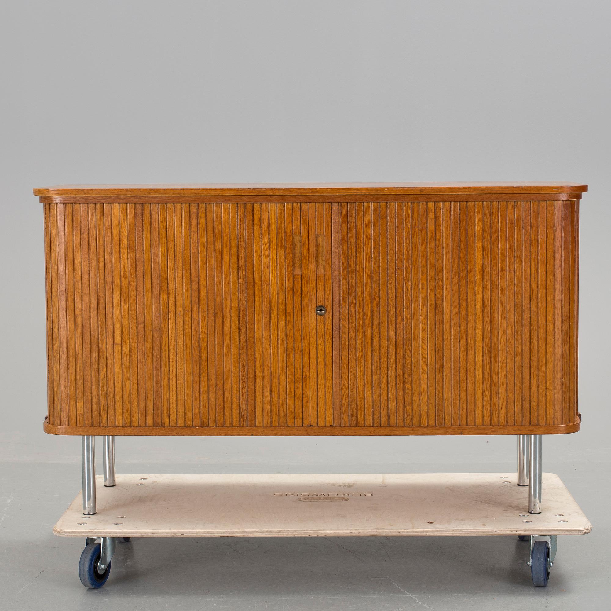 SIDEBOARD, omkring 1900-talets mitt.