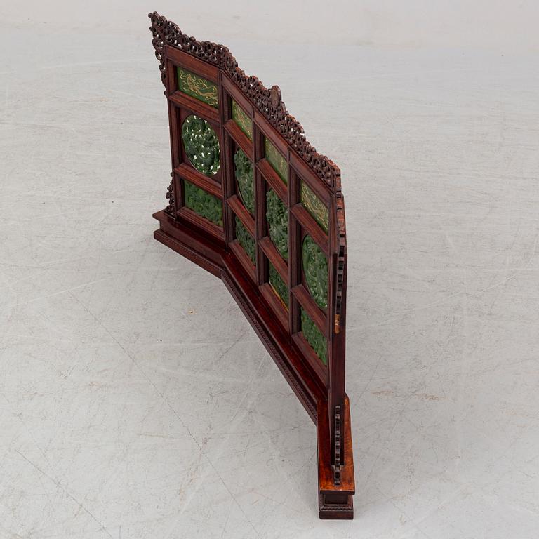 A Chinese carved firescreen/table screen, 20th century.