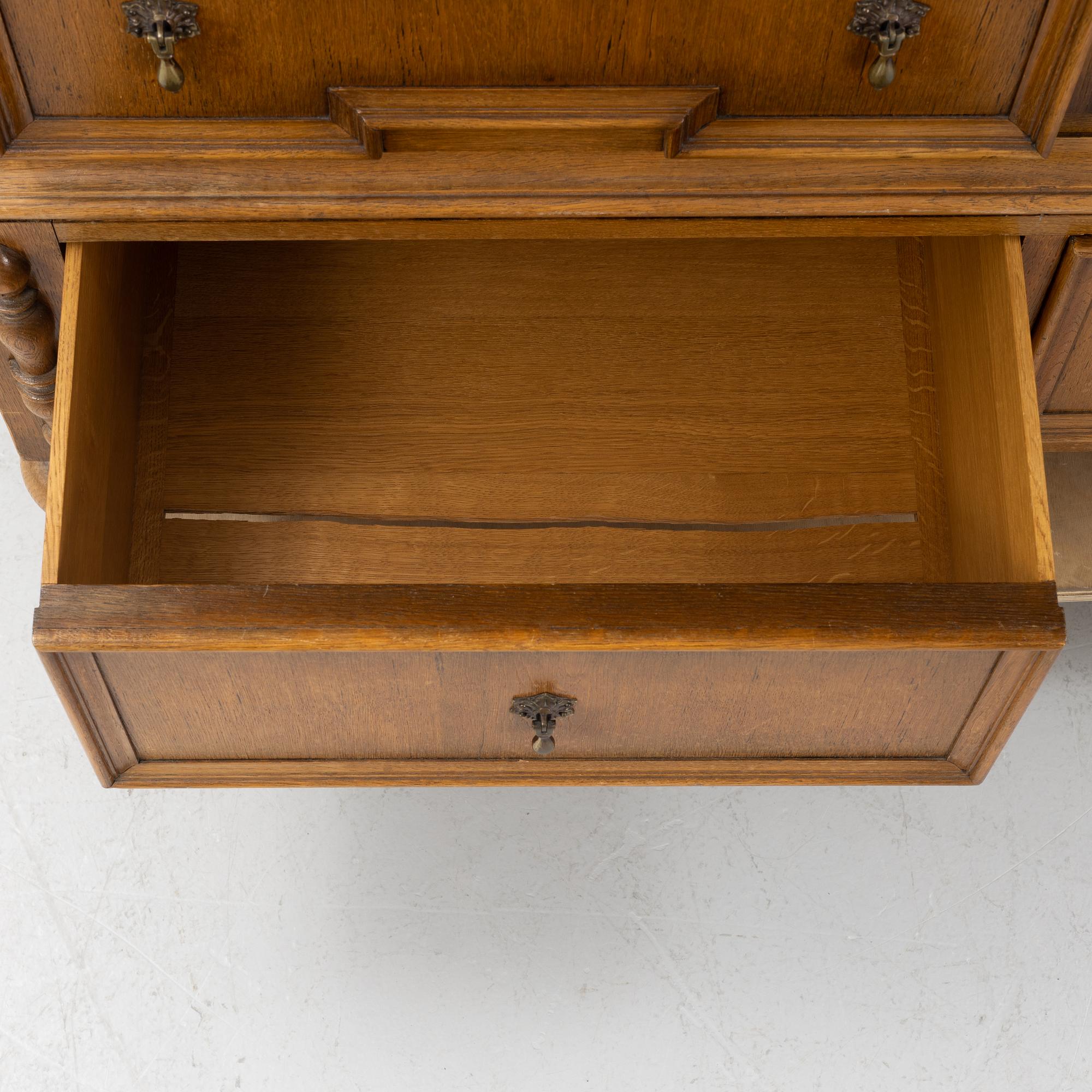 Skåp, Nordiska Kompaniet, daterat 1918.