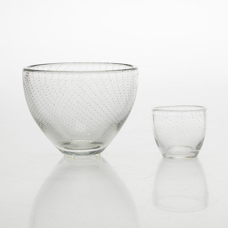 Gunnel Nyman, vaser, 2 st, modell "GN 2" och "GN 4". Signerad G. N. Nuutajärvi Notsjö -51.