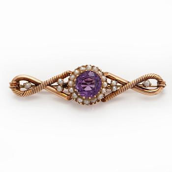 Brooch, faceted amethyst, pearls, 14K (56) gold.