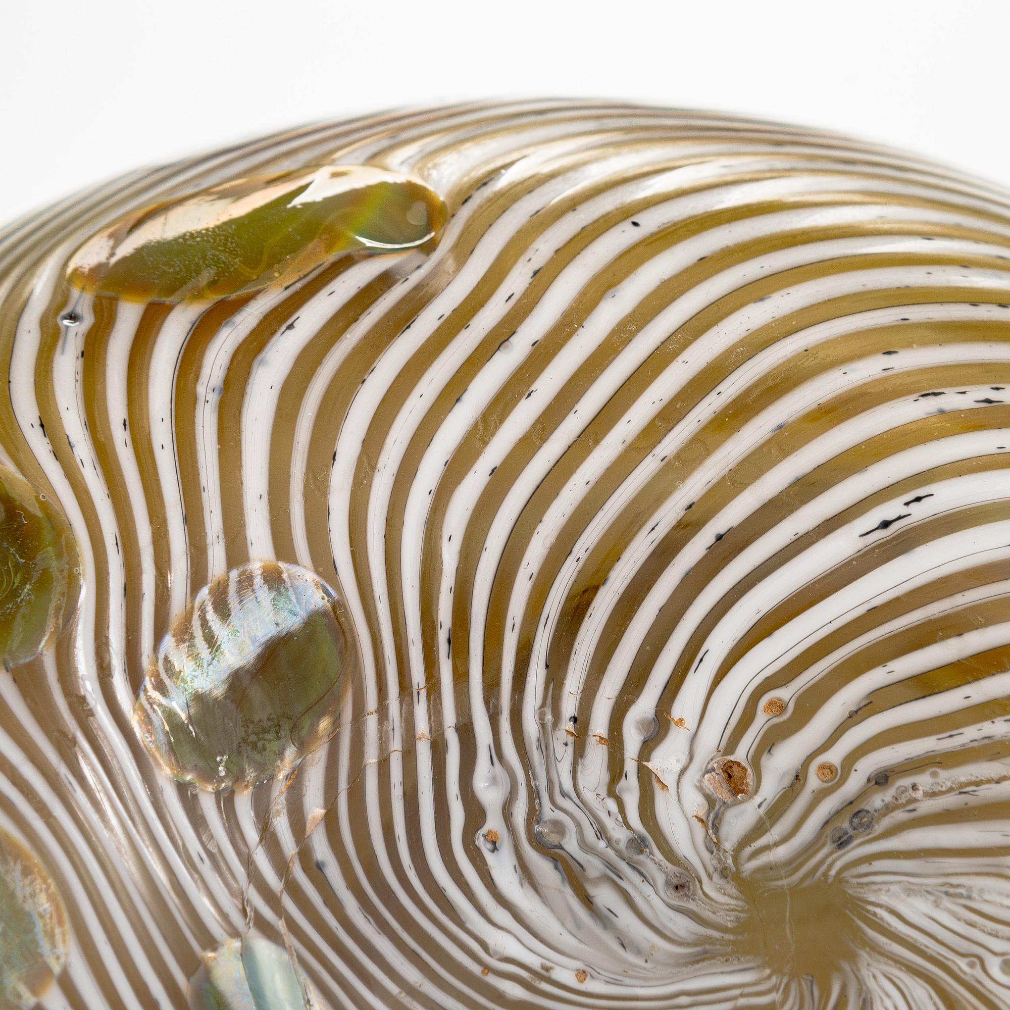 Oiva Toikka, an artglass bowl, signed Oiva Toikka Nuutajärvi Notsjö.