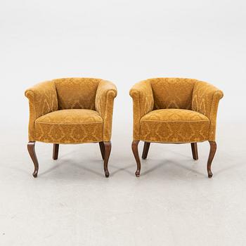A pair of 1930/40s armchairs.