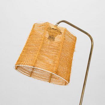 A 1950s floor lamp in brass.
